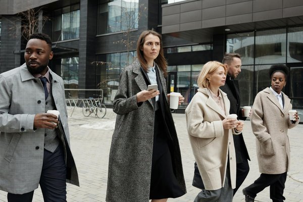 What are the essential steps for a traditional steak and kidney pie?